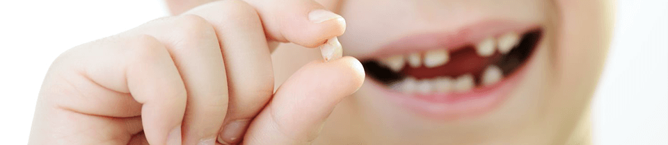 Удаление молочных зубов у детей в Москве
